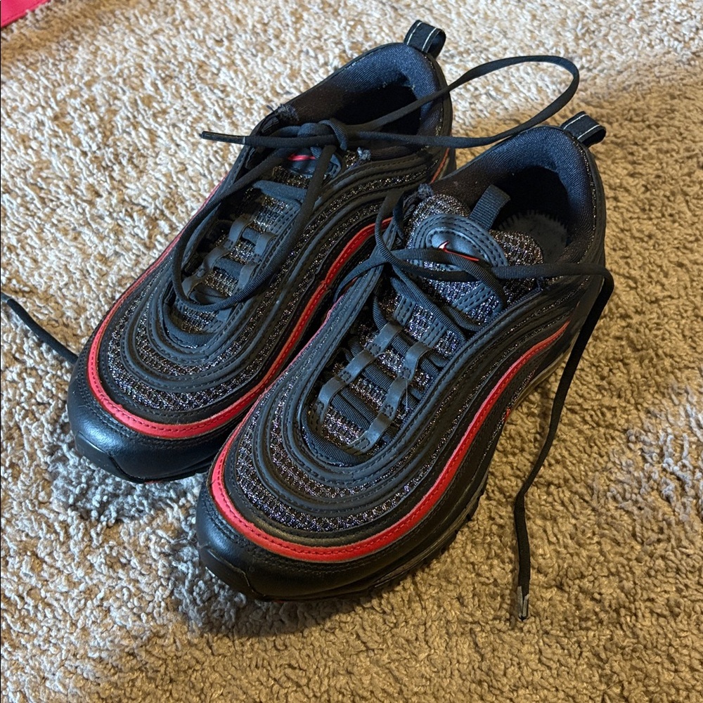 Black and Red airmax Sneakers
